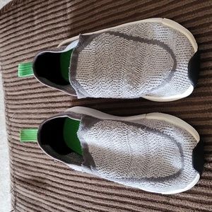 Sanuk Slip On Shoes Mens 9.....GREAT!